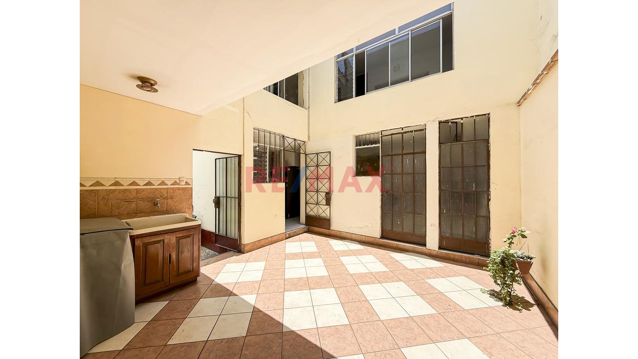 🏡✨ ¡Vive Con Tranquilidad Y Confort En El Corazón De Surco! — foto 7