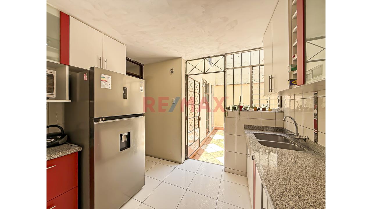 🏡✨ ¡Vive Con Tranquilidad Y Confort En El Corazón De Surco! — foto 8