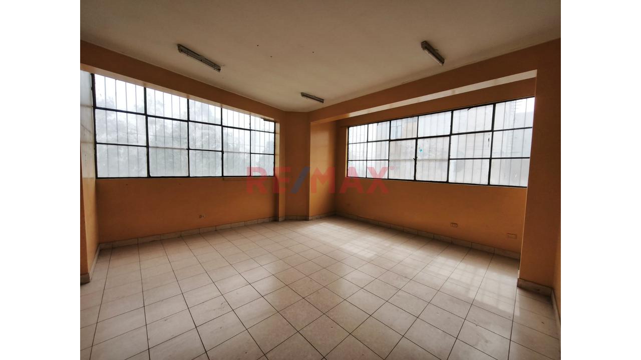 Se Vende Casa De 360 M2, No Pierdas Esta Oportunidad Para Invertir – Ate Vitarte - 2