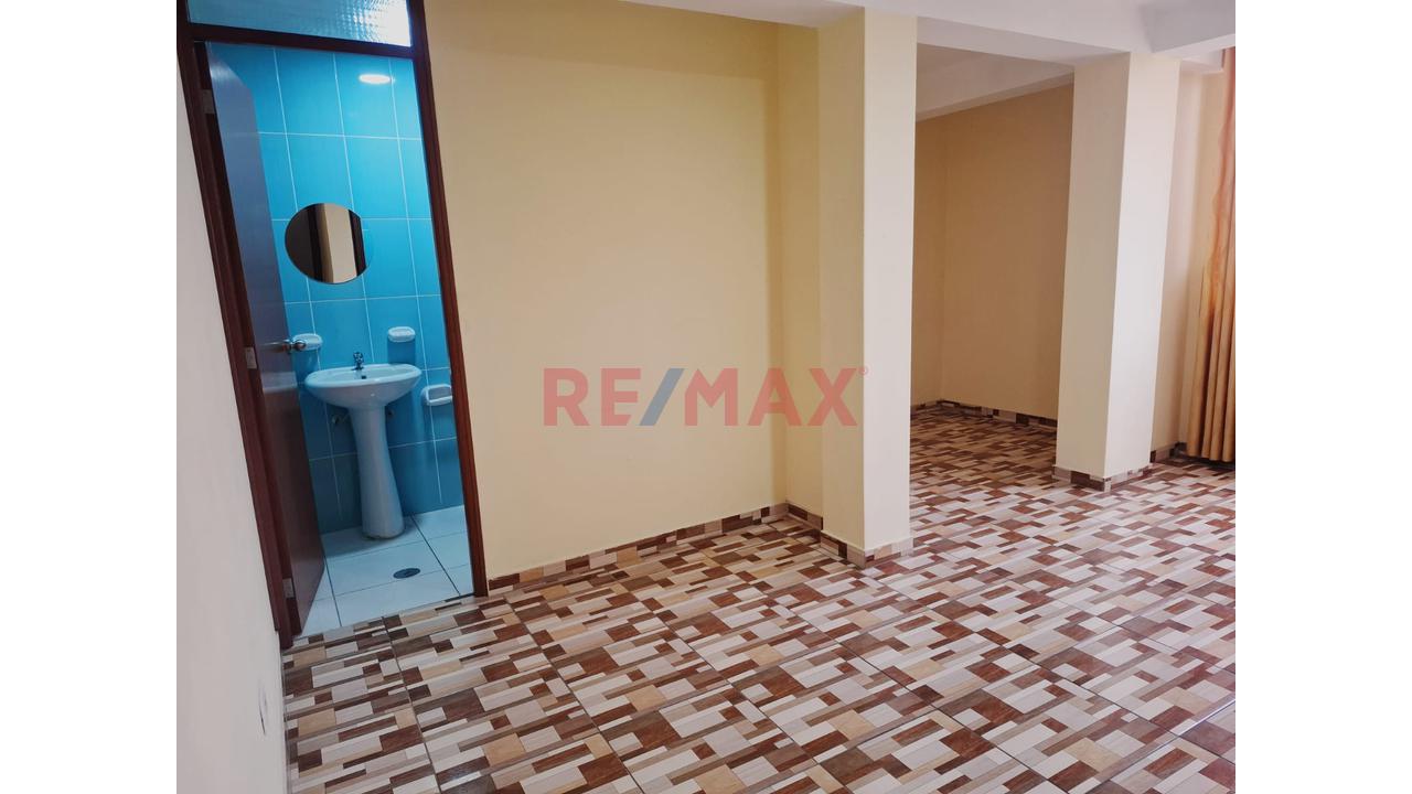 A Pocas Cuadras De La Estación Del Tren San Martín! Hermoso Departamento En Urb. Los Jazmines – Sjl — foto 7