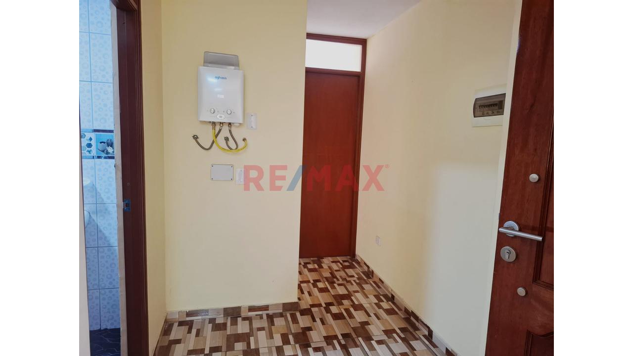 A Pocas Cuadras De La Estación Del Tren San Martín! Hermoso Departamento En Urb. Los Jazmines – Sjl — foto 6