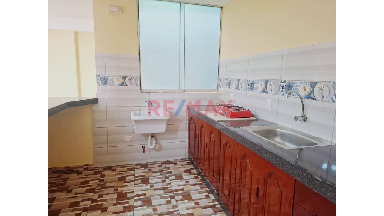 A Pocas Cuadras De La Estación Del Tren San Martín! Hermoso Departamento En Urb. Los Jazmines – Sjl — foto 5