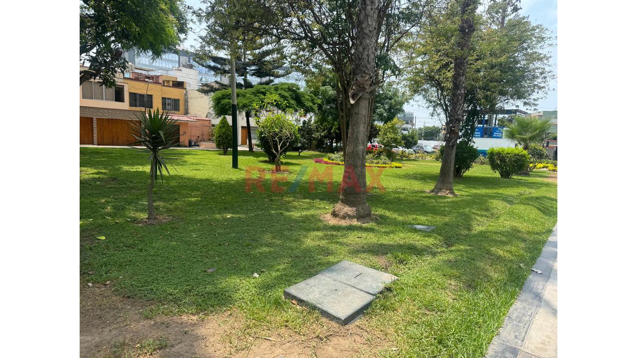 Terreno En Venta Frente A Parque – Urb.La Alborada -Surco — foto 2