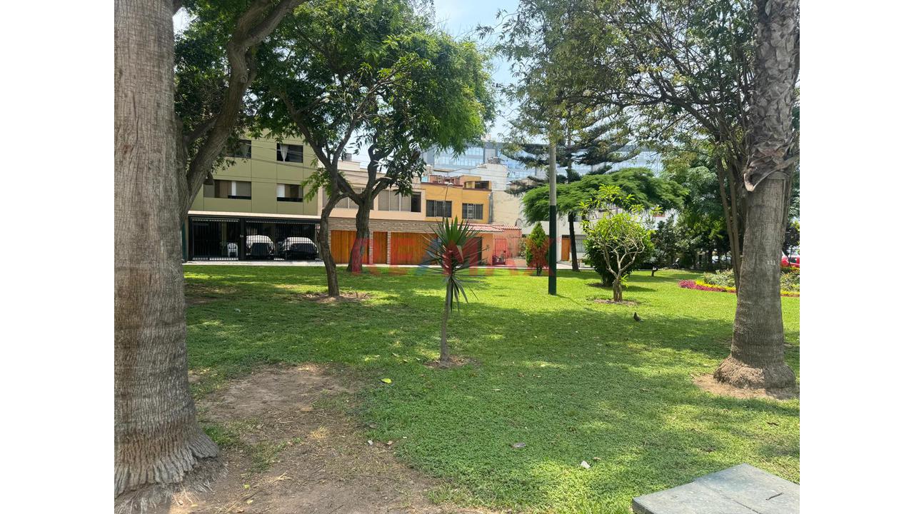 Terreno En Venta Frente A Parque – Urb.La Alborada -Surco — foto 4
