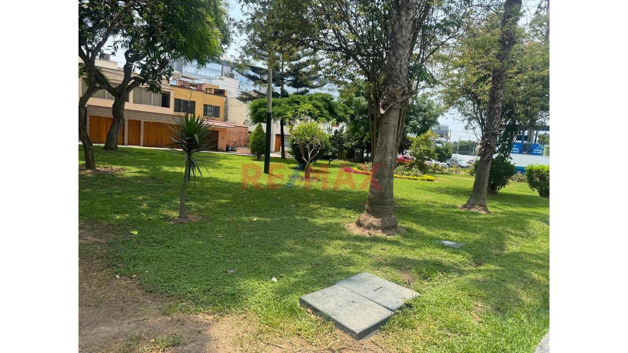Terreno En Venta Frente A Parque – Urb.La Alborada -Surco — foto 3