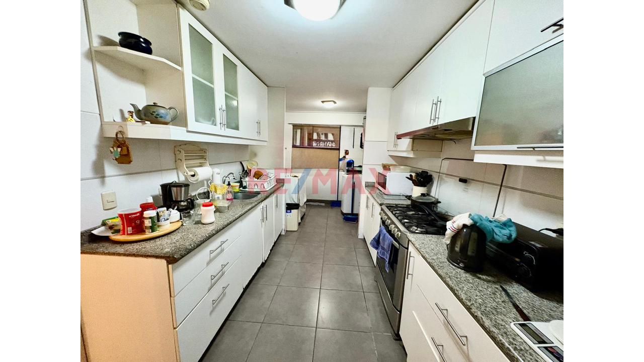 Precio De Ocasión - Venta De Dpto. En Zona Exclusiva De Chacarilla - Surco - 4