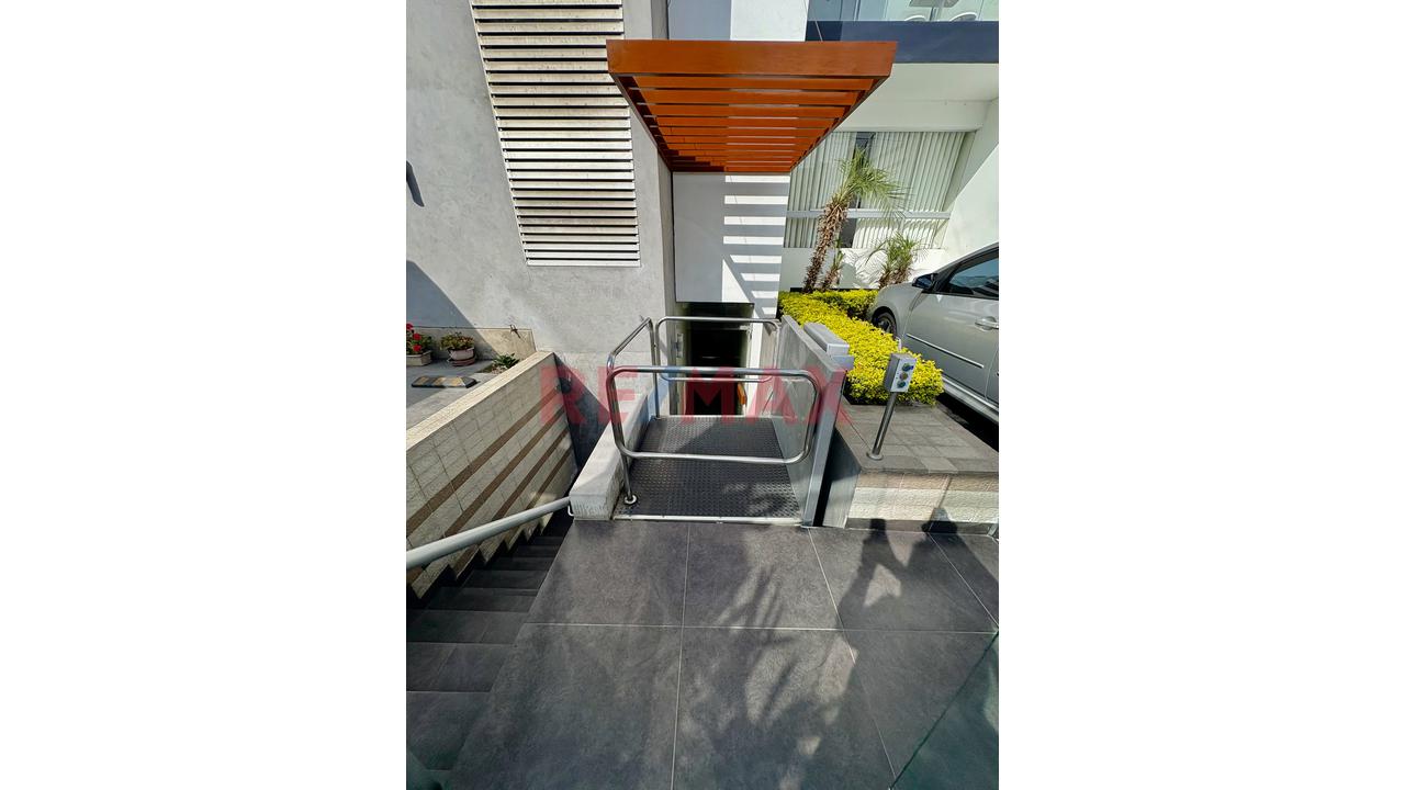 Precio De Ocasión - Venta De Dpto. En Zona Exclusiva De Chacarilla - Surco - 20