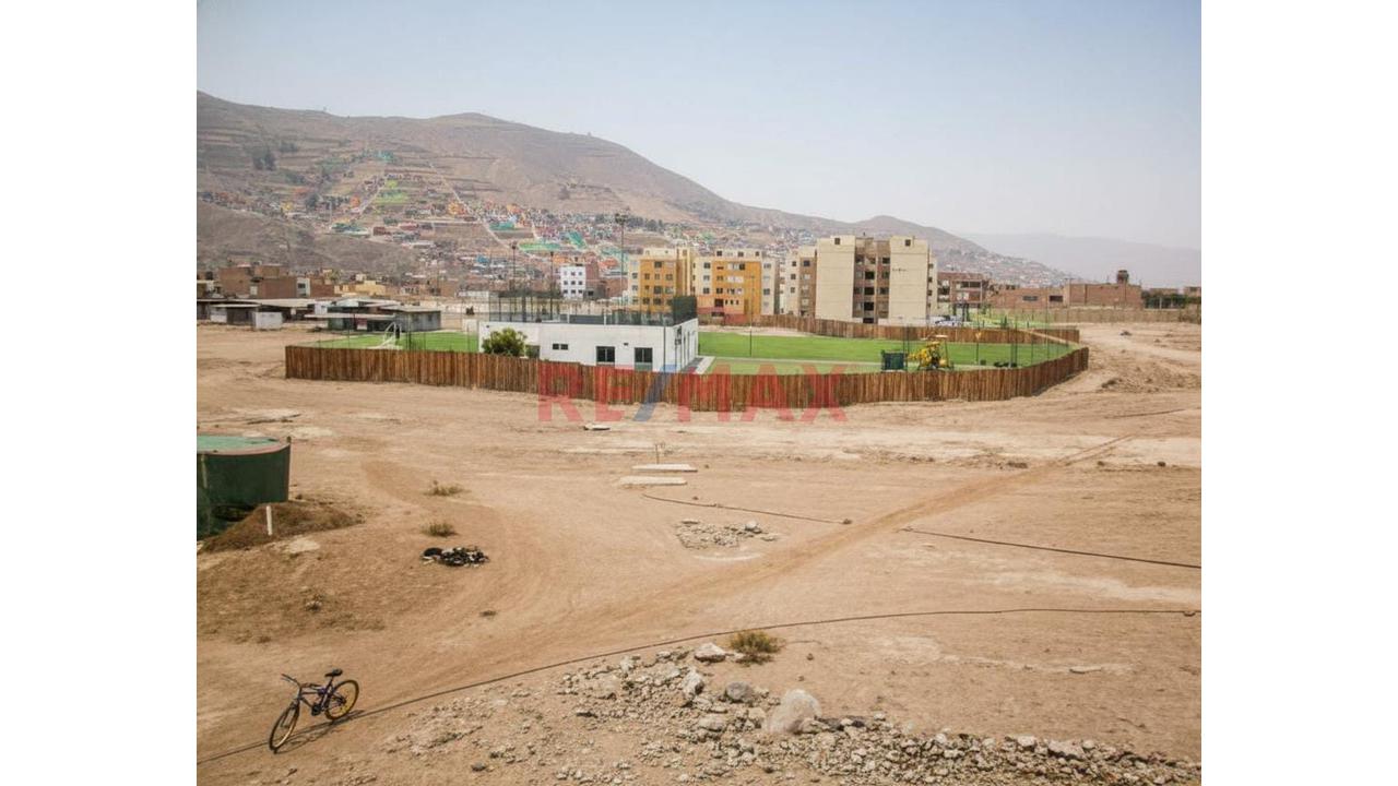 Gran Terreno Con Zonificación Rdm Cerca A Zona Comercial Y Educativa En Lima Este