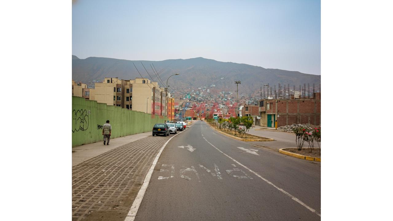 Gran Terreno Con Zonificación Rdm Cerca A Zona Comercial Y Educativa En Lima Este — foto 4