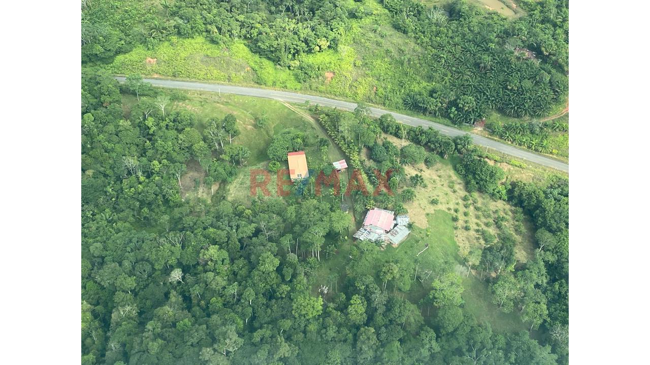 Terreno De 21 Hectáreas Más Casa De Material Noble Y Otra De Madera - 11