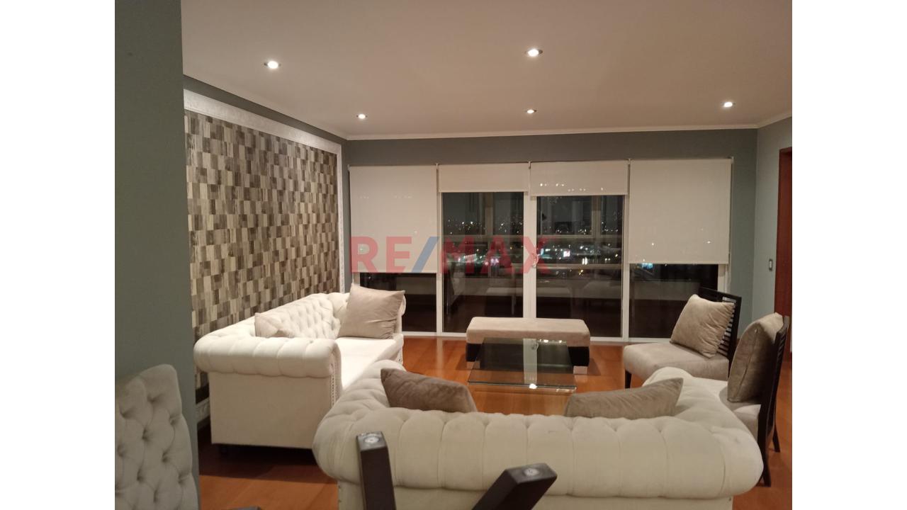 Privilegiado Departamento De 4 Habitaciones Con Vista Exterior Al Golf | Surco
