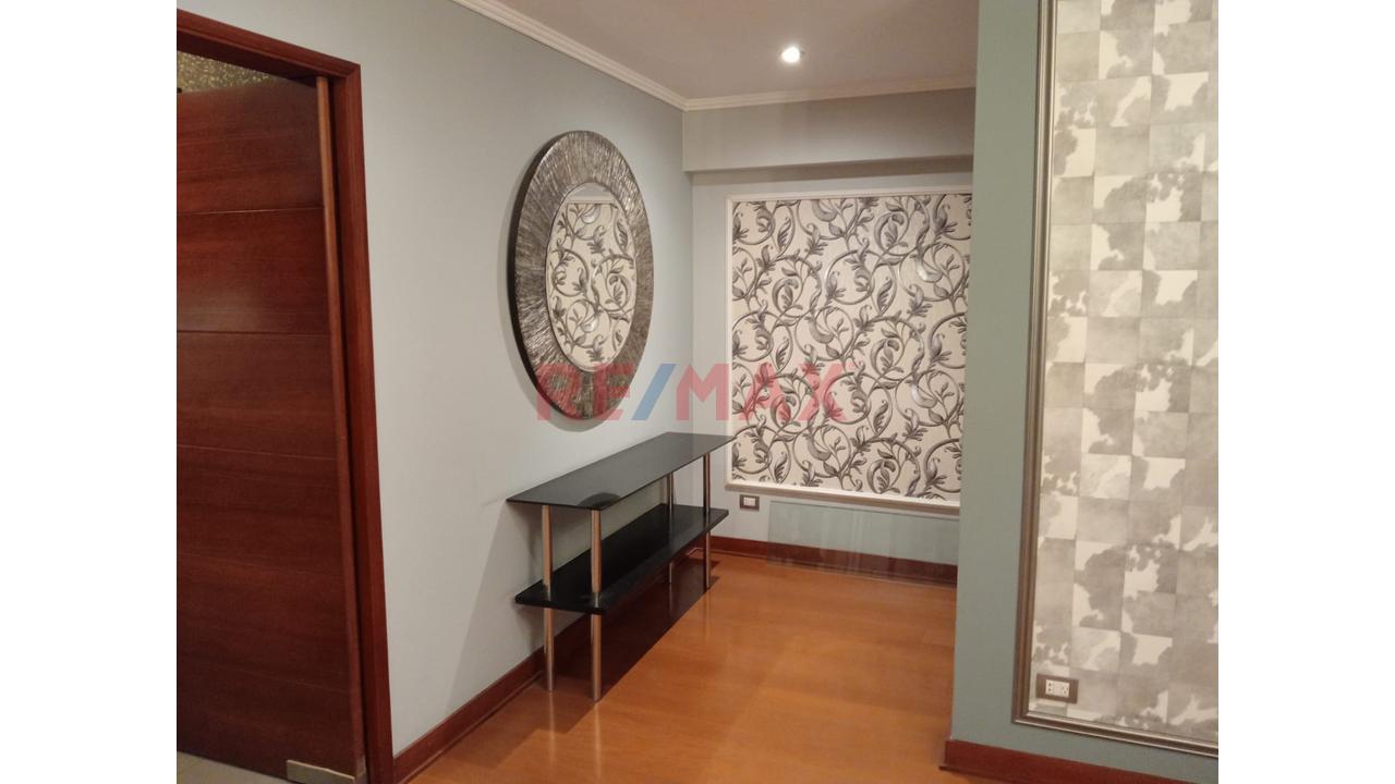 Privilegiado Departamento De 4 Habitaciones Con Vista Exterior Al Golf | Surco — foto 4