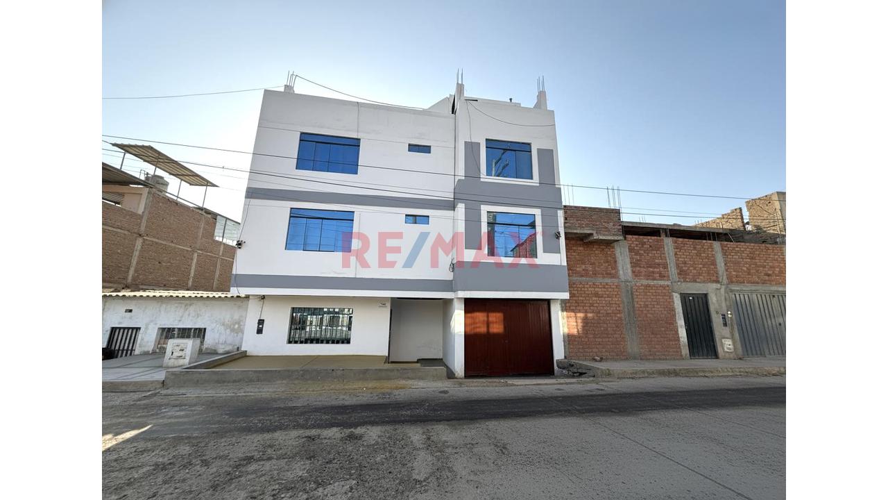 Venta De Hostal De 3 Pisos 25 Hab En La Esperanza – Sector Santa Verónica, Pasaje Costa Rica - 2