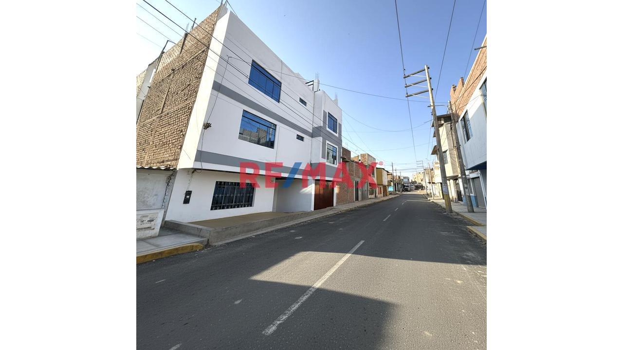 Venta De Hostal De 3 Pisos 25 Hab En La Esperanza – Sector Santa Verónica, Pasaje Costa Rica - 1