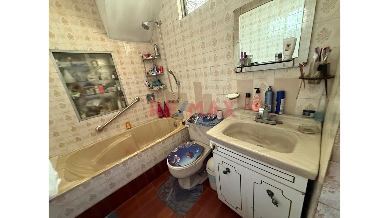 Venta De Casa En Santiago De Surco De 270 De 2 Pisos Mas Azotea - 2