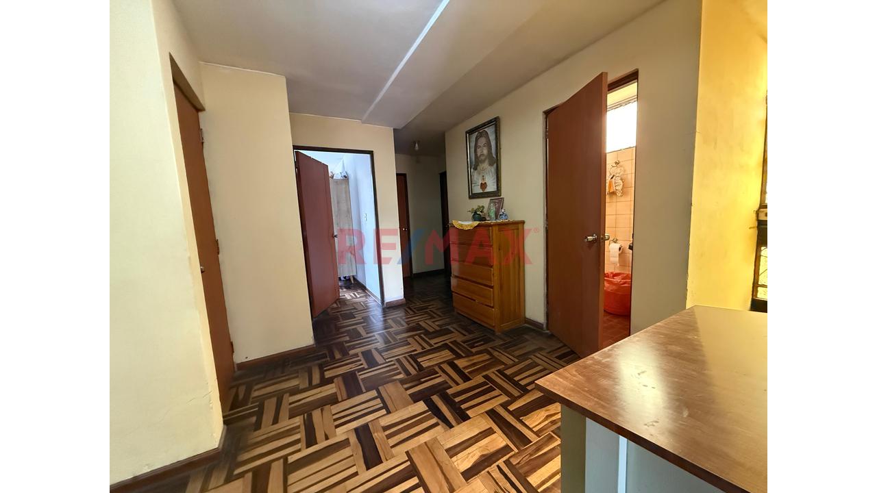 Venta De Casa En Santiago De Surco De 270 De 2 Pisos Mas Azotea - 4