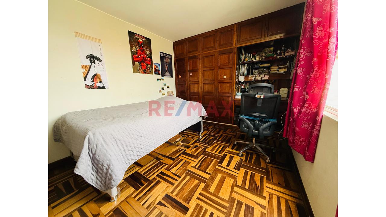 Venta De Casa En Santiago De Surco De 270 De 2 Pisos Mas Azotea - 10