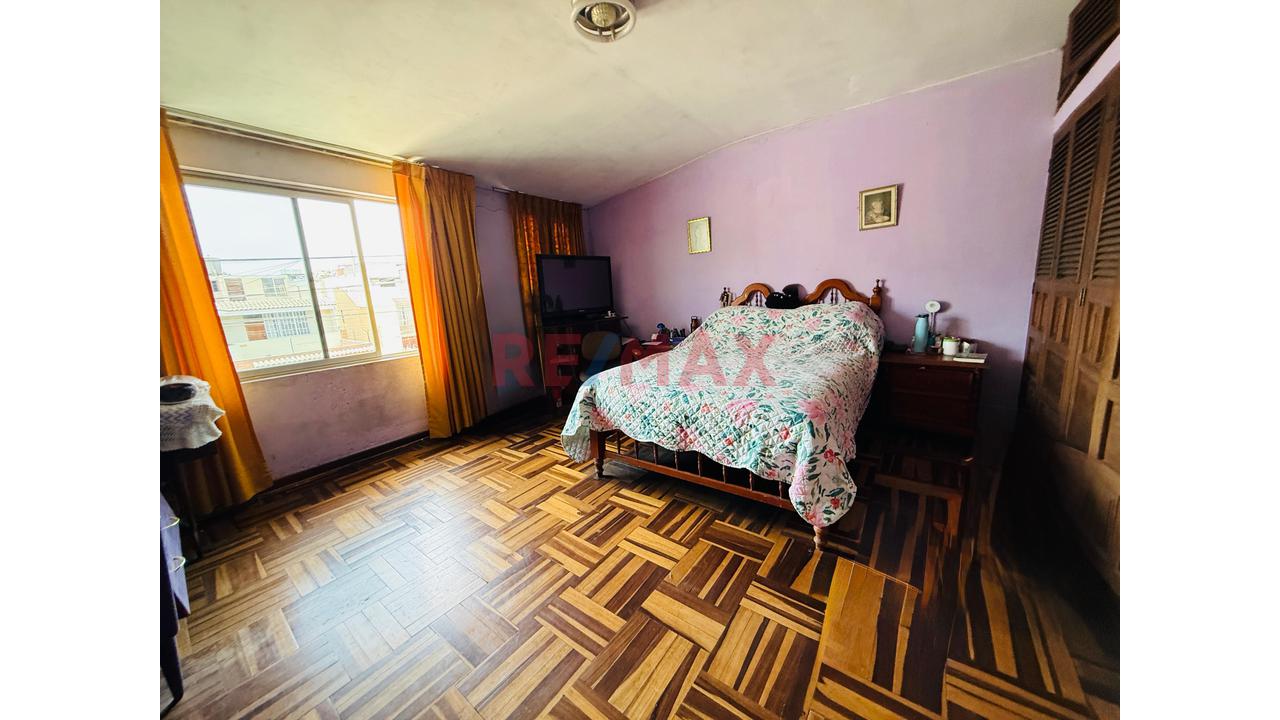 Venta De Casa En Santiago De Surco De 270 De 2 Pisos Mas Azotea - 9