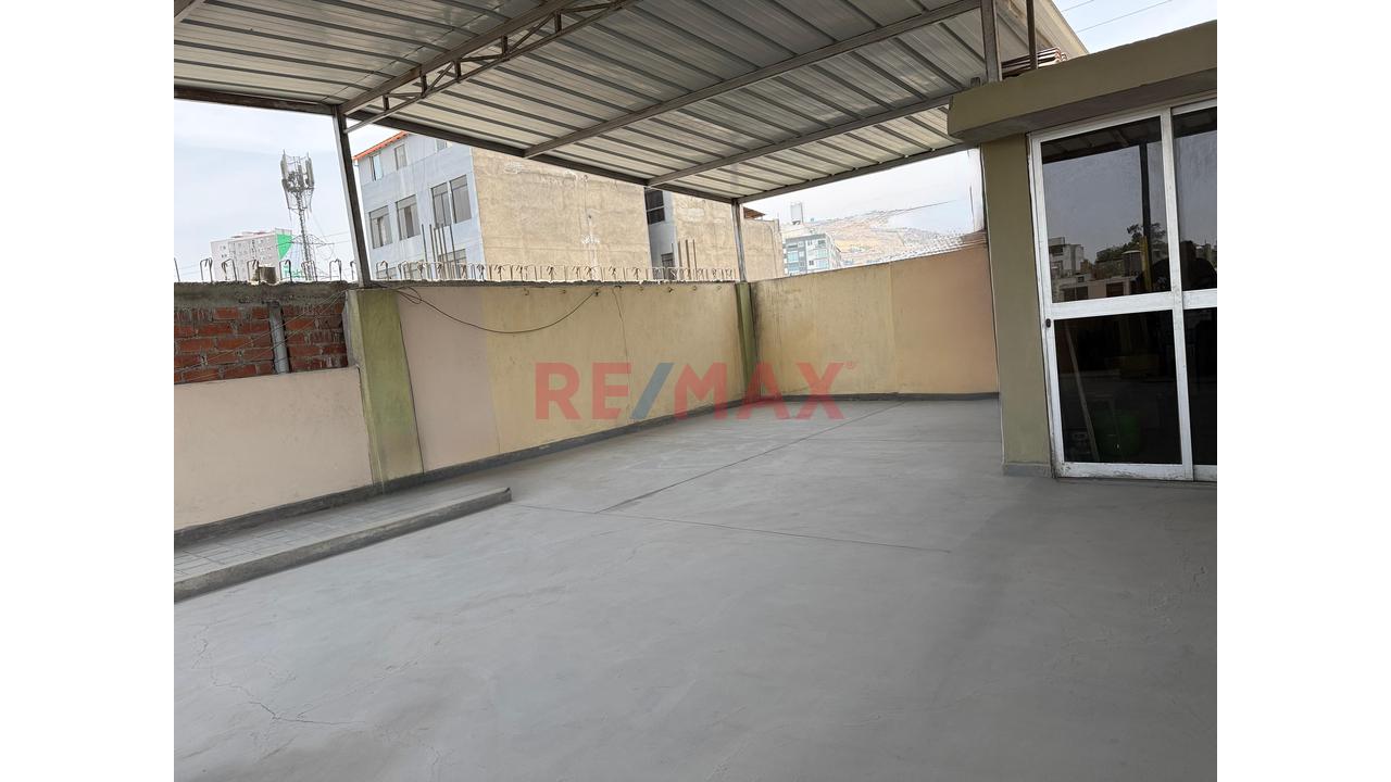 Venta De Casa En Santiago De Surco De 270 De 2 Pisos Mas Azotea - 13