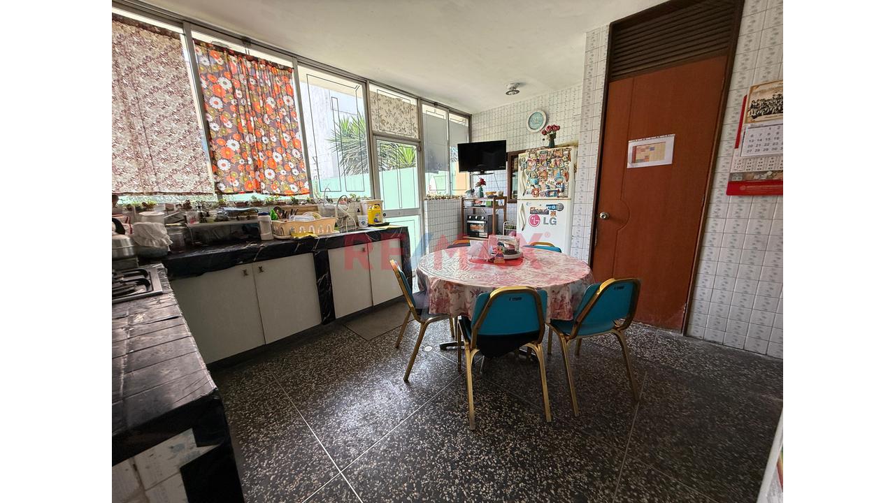 Venta De Casa En Santiago De Surco De 270 De 2 Pisos Mas Azotea - 8