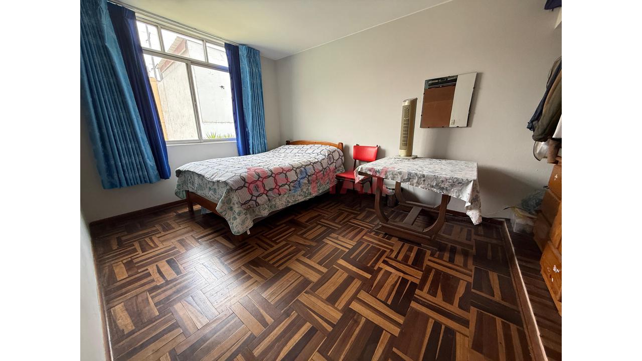 Venta De Casa En Santiago De Surco De 270 De 2 Pisos Mas Azotea - 11