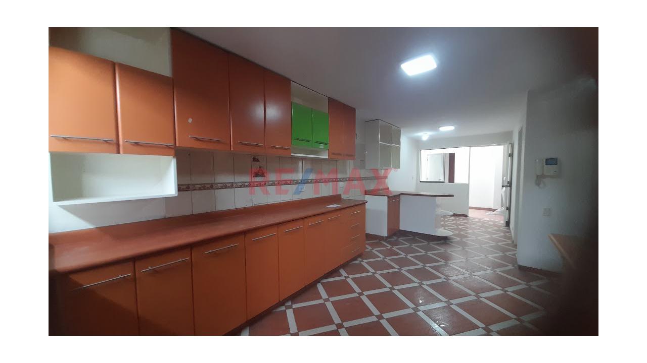 Casa De 3 Pisos Con Uso Comercial – Ideal Vivienda + Consultorios/Oficinas – Javier Prado Este, Cdra. 62 – Frente A Ibm — foto 7
