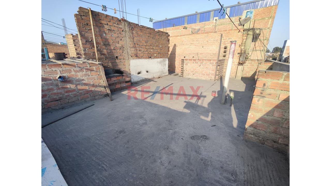 Venta De Inmueble 2Do Y 3Er Piso Más Azotea En Ate - Urbanización Los Sauces Vivienda Taller - 8