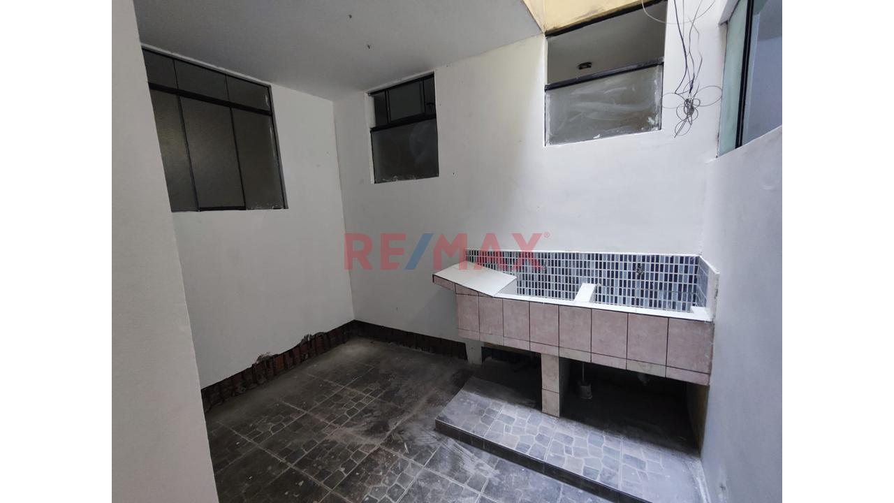 Venta De Inmueble 2Do Y 3Er Piso Más Azotea En Ate - Urbanización Los Sauces Vivienda Taller - 16