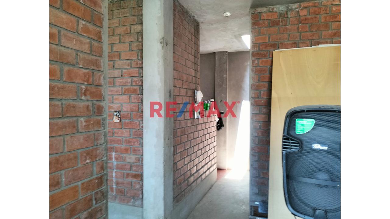 Se Alquila Local Comercial En Av Principal San Juan Bautista - 17