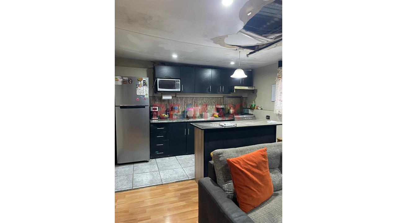 Venta De Casa En Zona Comercial San Juan De Miraflores (Esquina) — foto 14