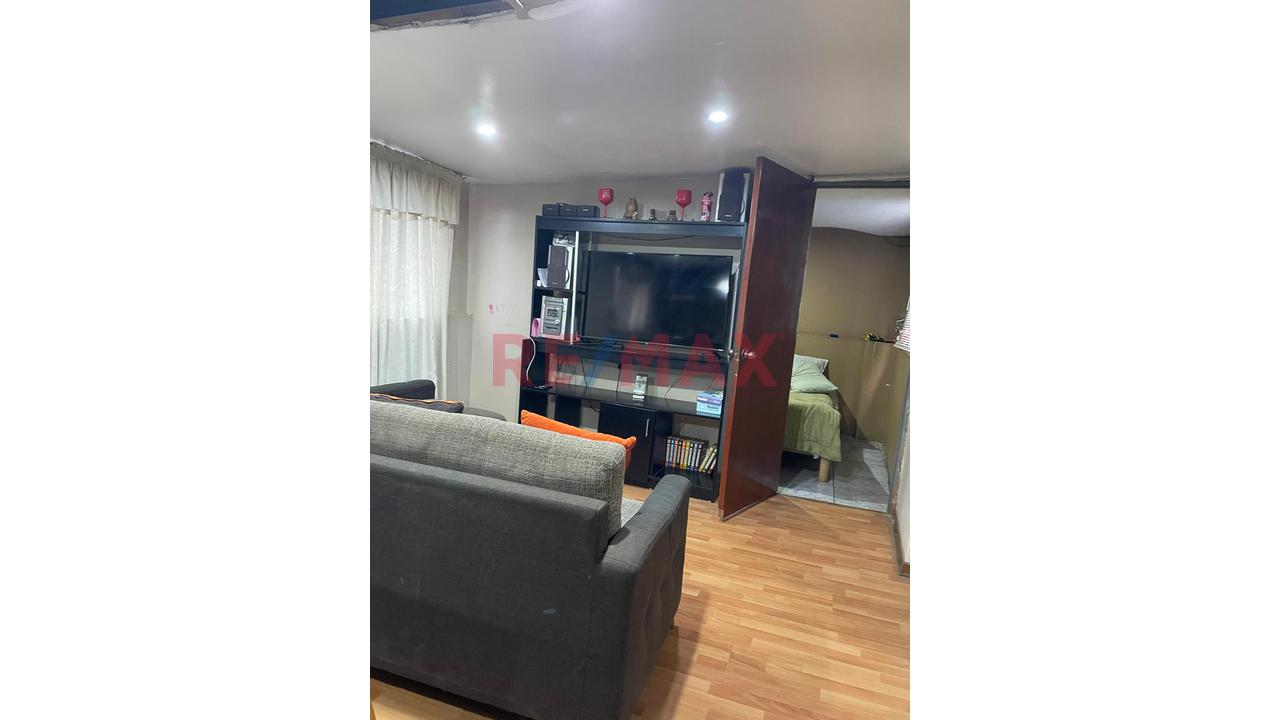 Venta De Casa En Zona Comercial San Juan De Miraflores (Esquina) — foto 12