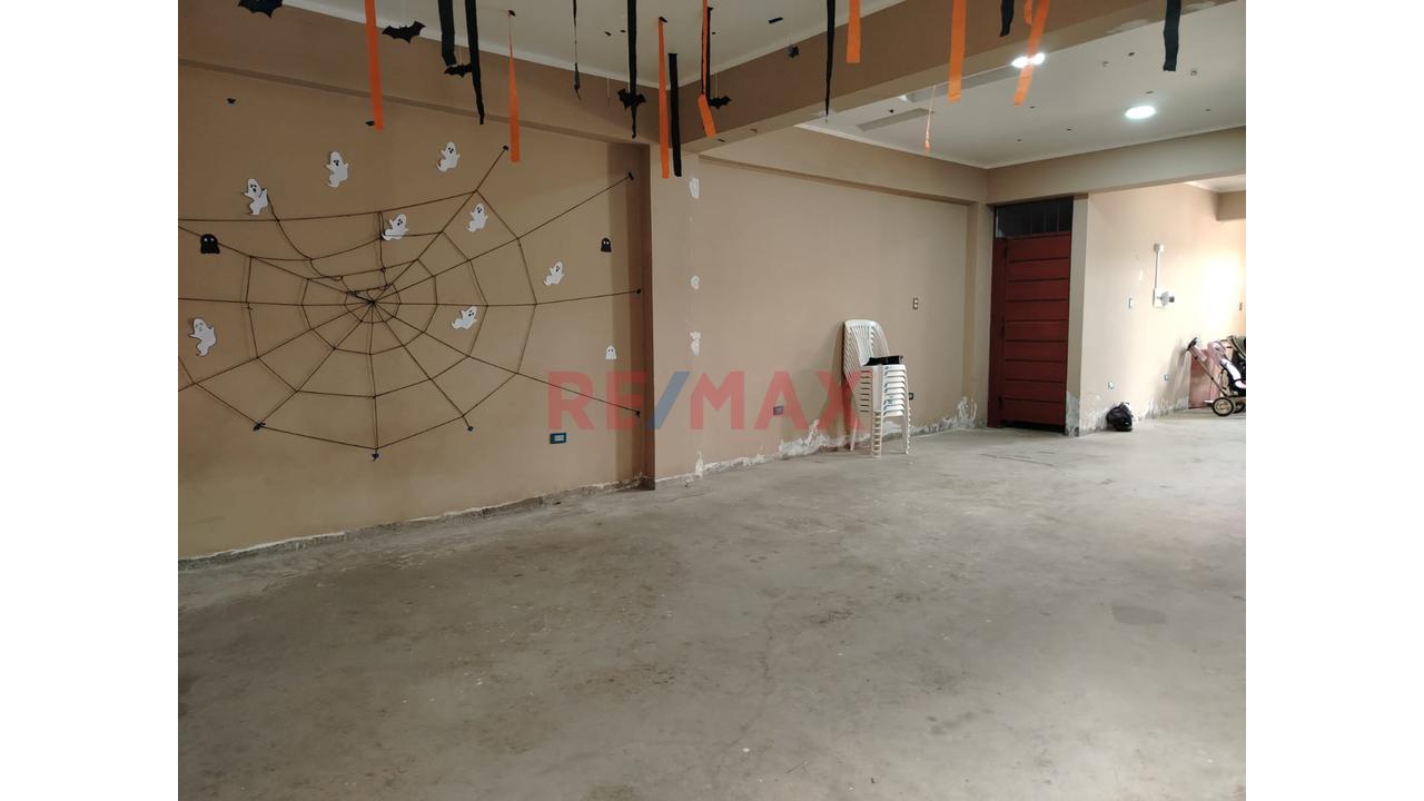 Local Comercial De 160 M2 En Piso 1 En Puente Piedra - 3