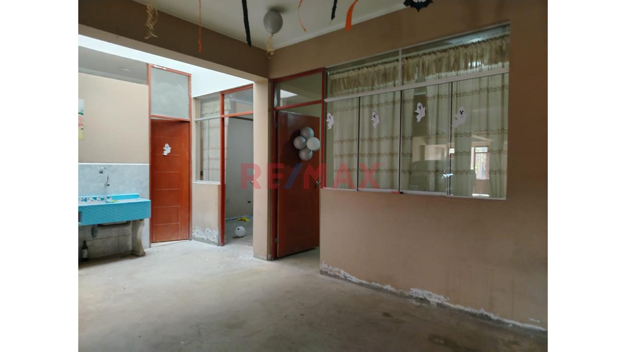 Local Comercial De 160 M2 En Piso 1 En Puente Piedra - 2