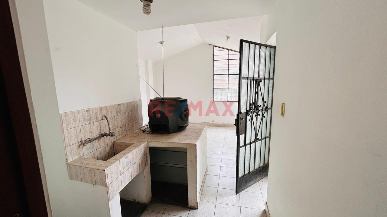 Oportunidad De Inversión – Casa De 160 M² De Terreno En Los Olivos Parámetros Para 5 Pisos — foto 9