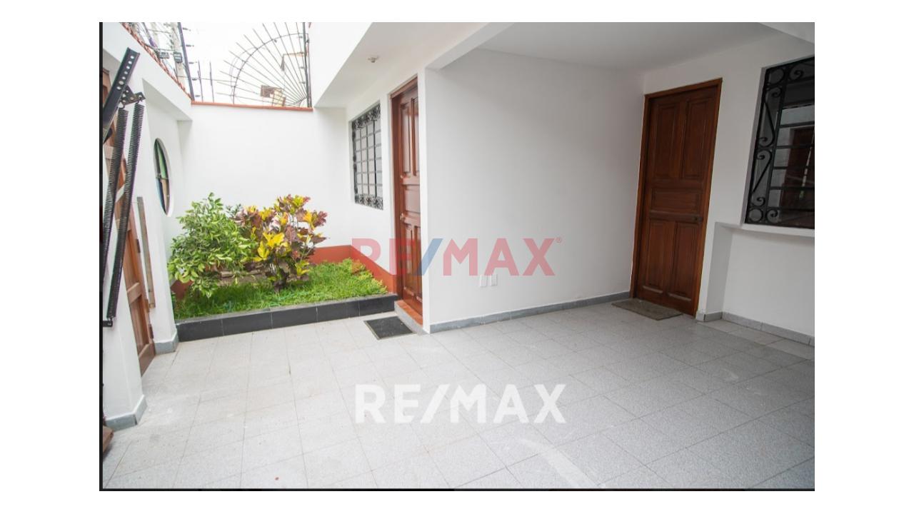 Oportunidad Se Venden 2 Casas En Una Con 6 Departamentos - 17