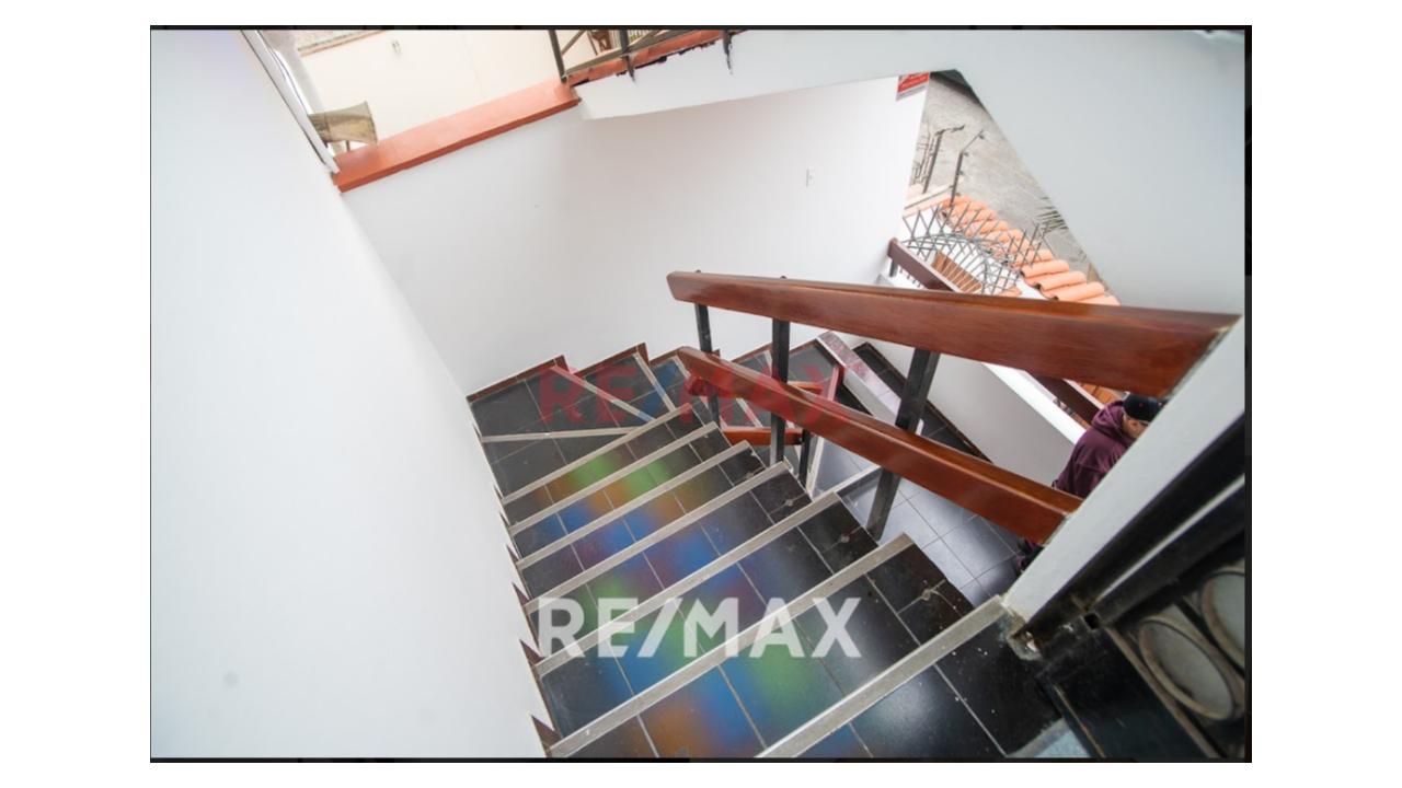 Oportunidad Se Venden 2 Casas En Una Con 6 Departamentos - 18