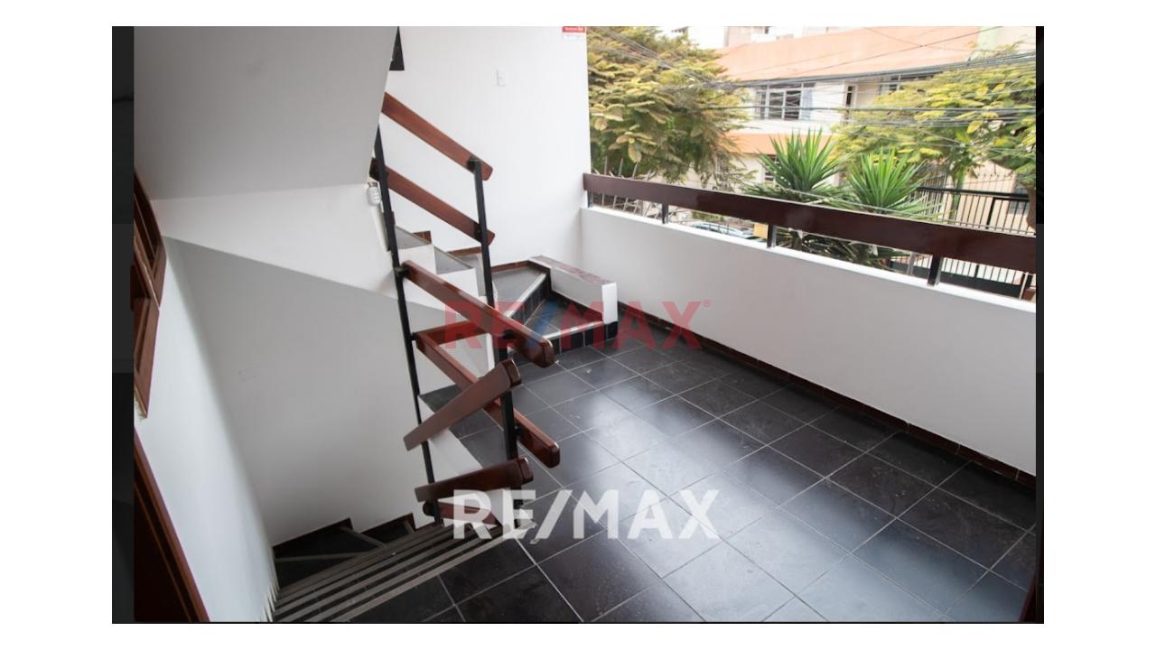 Oportunidad Se Venden 2 Casas En Una Con 6 Departamentos - 2