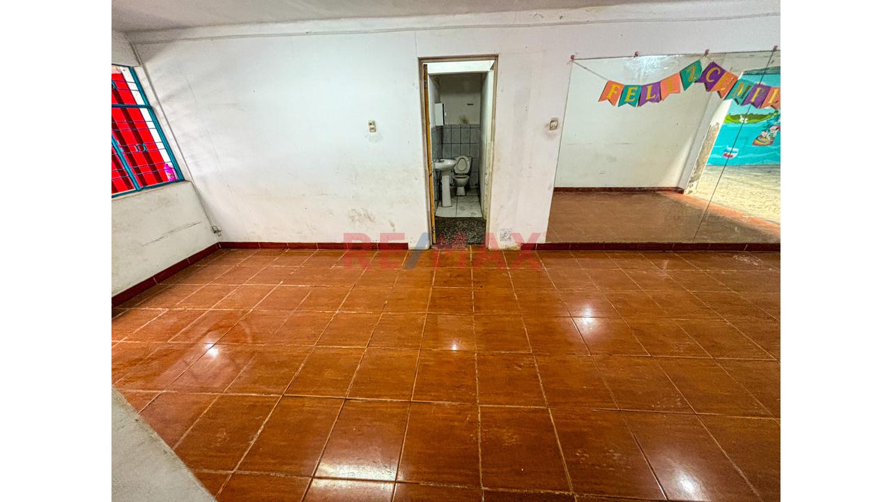 Venta De Casa Como Terreno De 200M2 En San Juan De Miraflores — foto 2