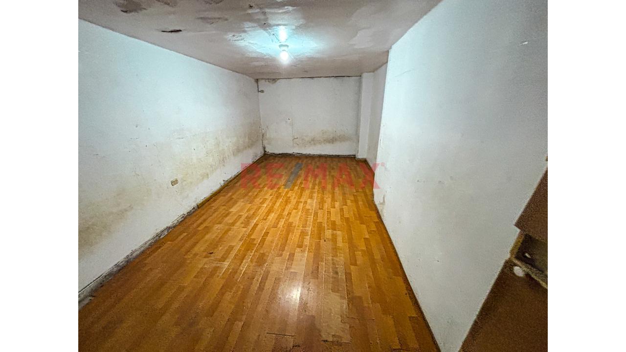 Venta De Casa Como Terreno De 200M2 En San Juan De Miraflores — foto 4