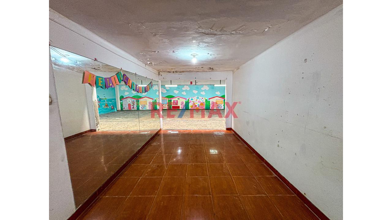 Venta De Casa Como Terreno De 200M2 En San Juan De Miraflores