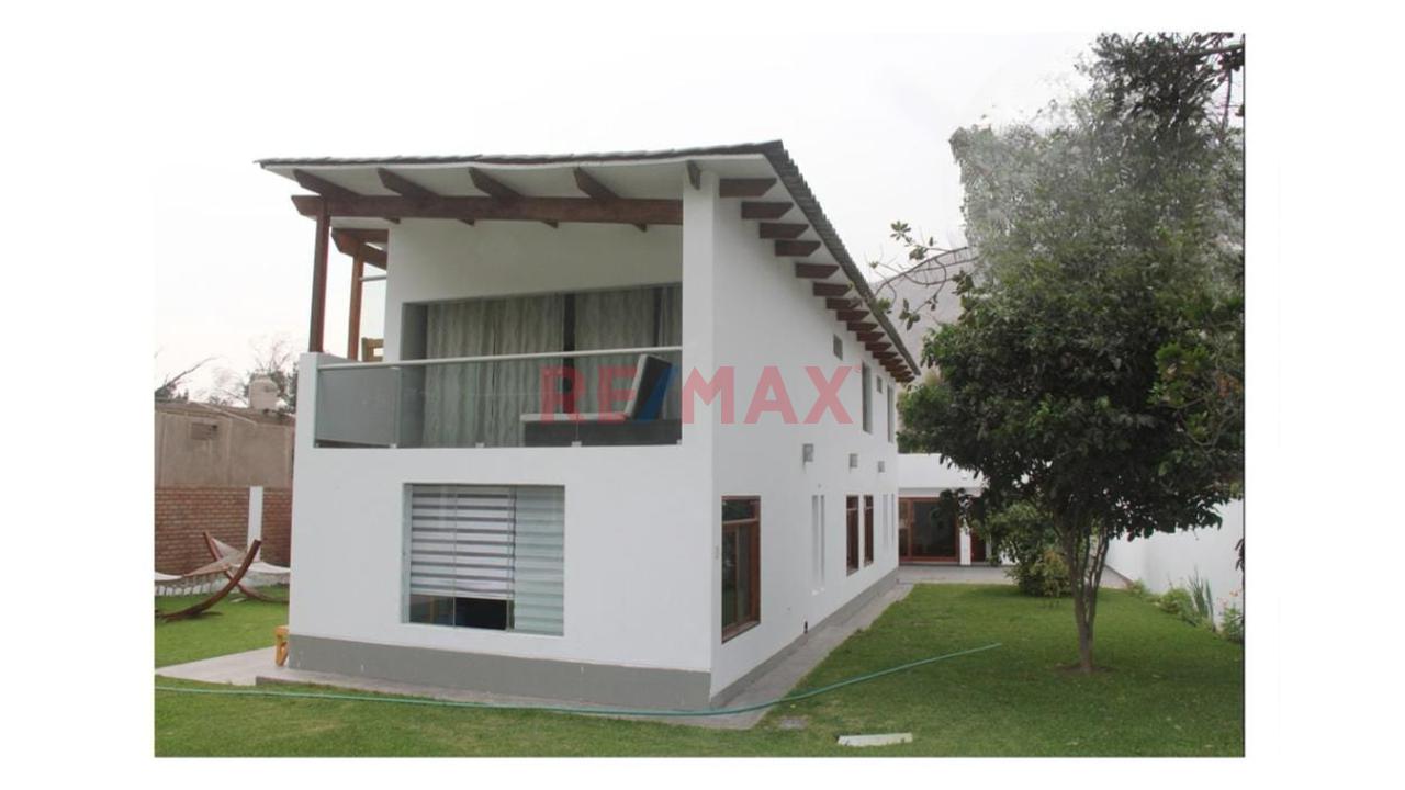 Moderna Casa De Campo/ Chosica - 21
