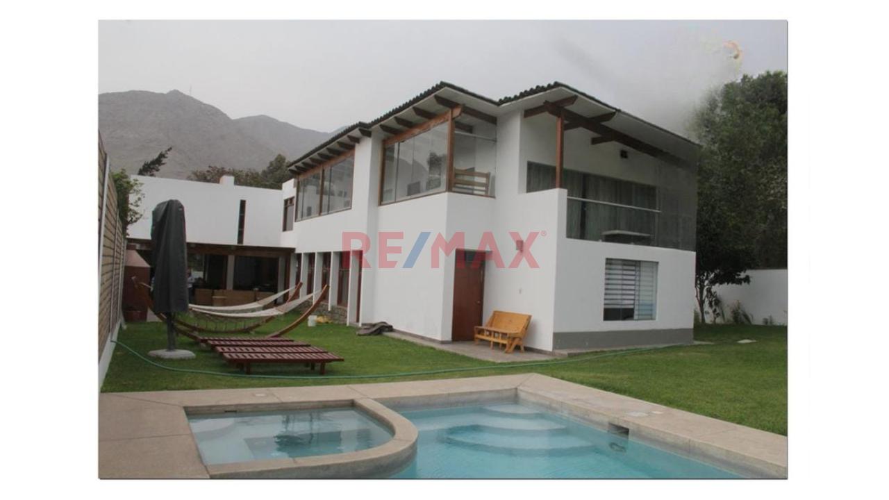 Moderna Casa De Campo/ Chosica — foto 11