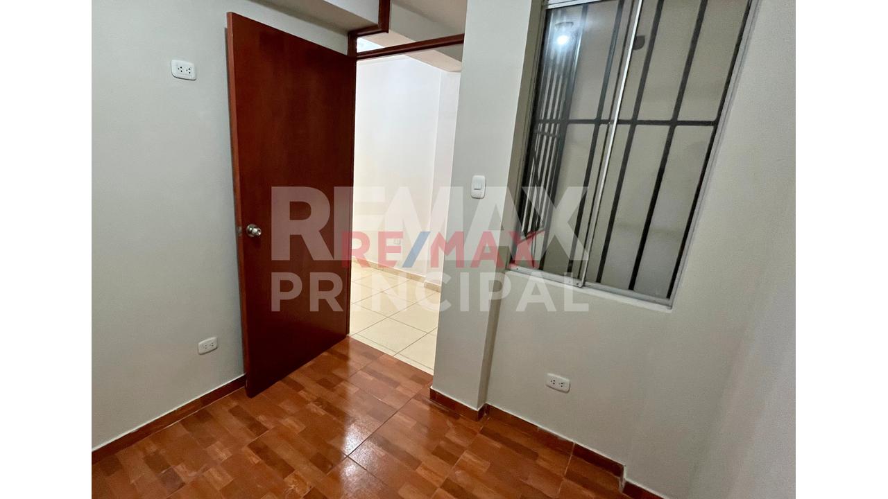 Venta De Casa Con 4 Minidepartamentos  + Azotea  De 210.11 M² En Comas — foto 2