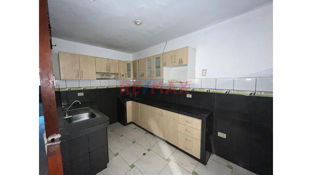 Venta De Casa Dos Frentes, A Unos Pasos Del Mercado Covida Muy Cerca A La Municipalidad De Los Olivos — foto 10
