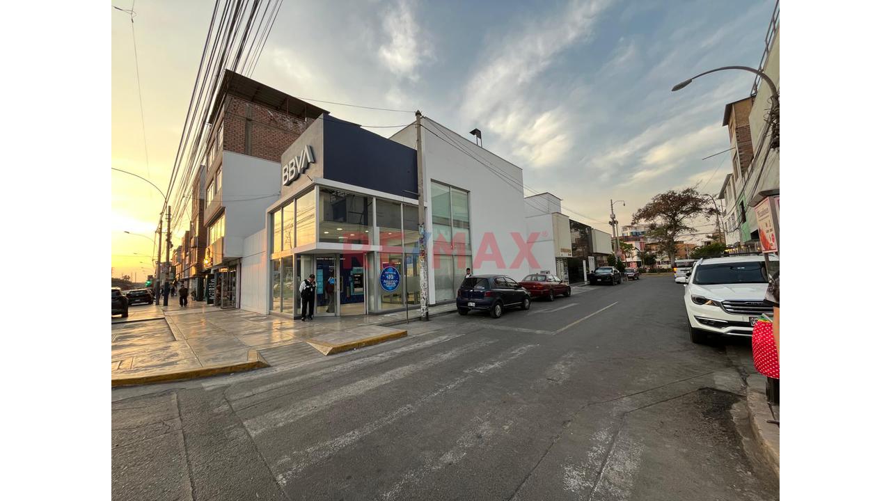 Venta De Casa Dos Frentes, A Unos Pasos Del Mercado Covida Muy Cerca A La Municipalidad De Los Olivos - 16