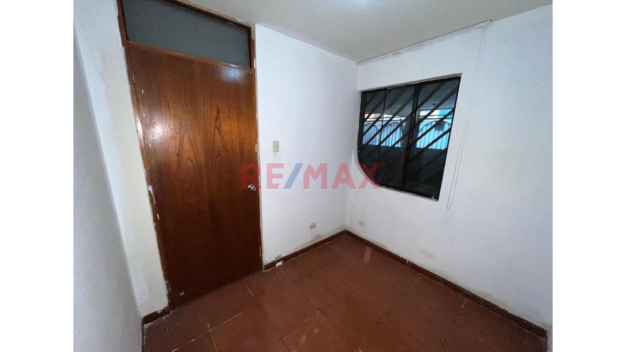 Venta De Casa Dos Frentes, A Unos Pasos Del Mercado Covida Muy Cerca A La Municipalidad De Los Olivos — foto 7