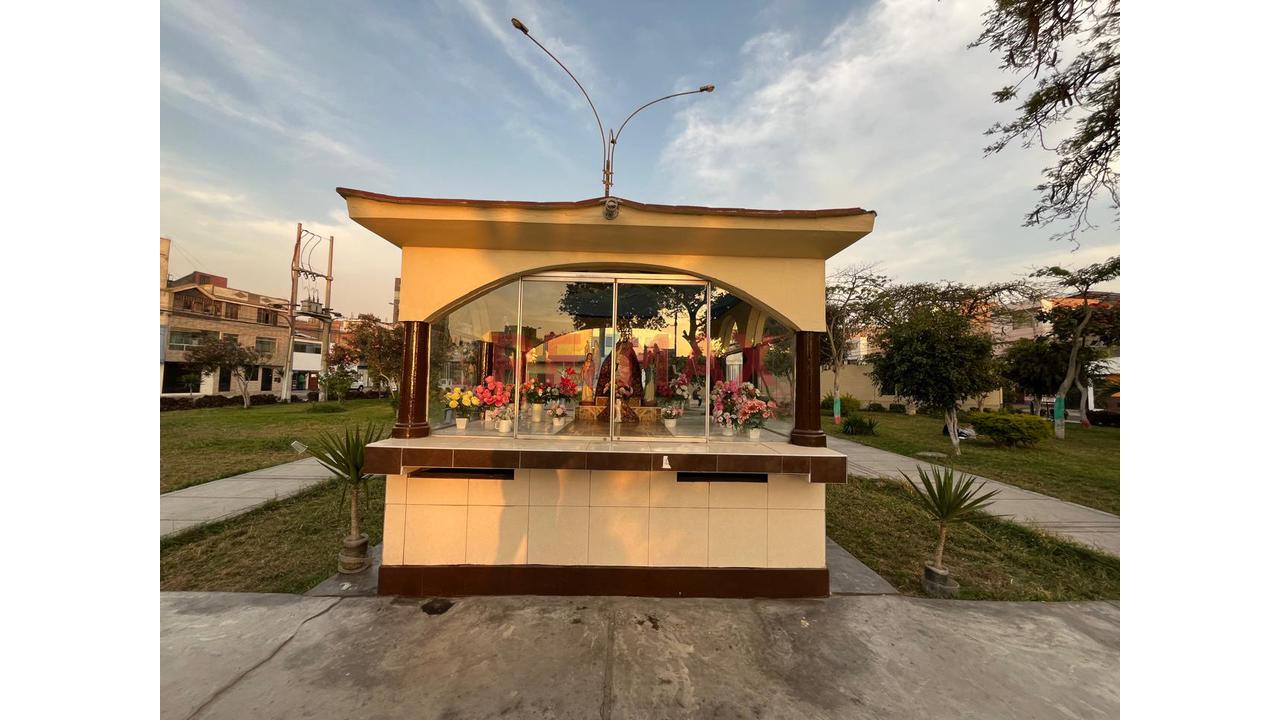 Venta De Casa Dos Frentes, A Unos Pasos Del Mercado Covida Muy Cerca A La Municipalidad De Los Olivos — foto 13