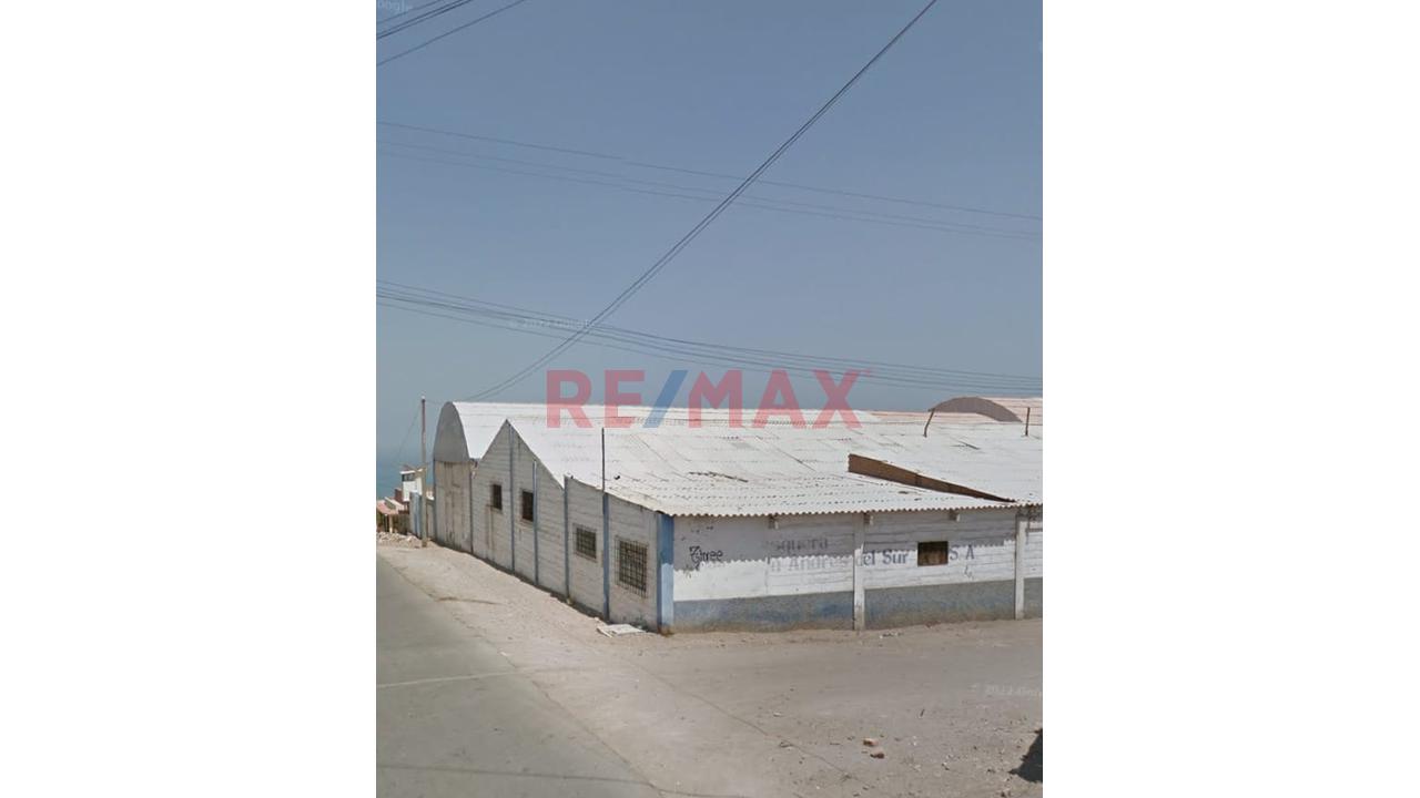 Amplio Terreno En Esquina Con Construcción E Infraestructura Existente, Con Un Área Total De 3,306.01 M², Completamente Cercado Y Con Partida Registral - 1