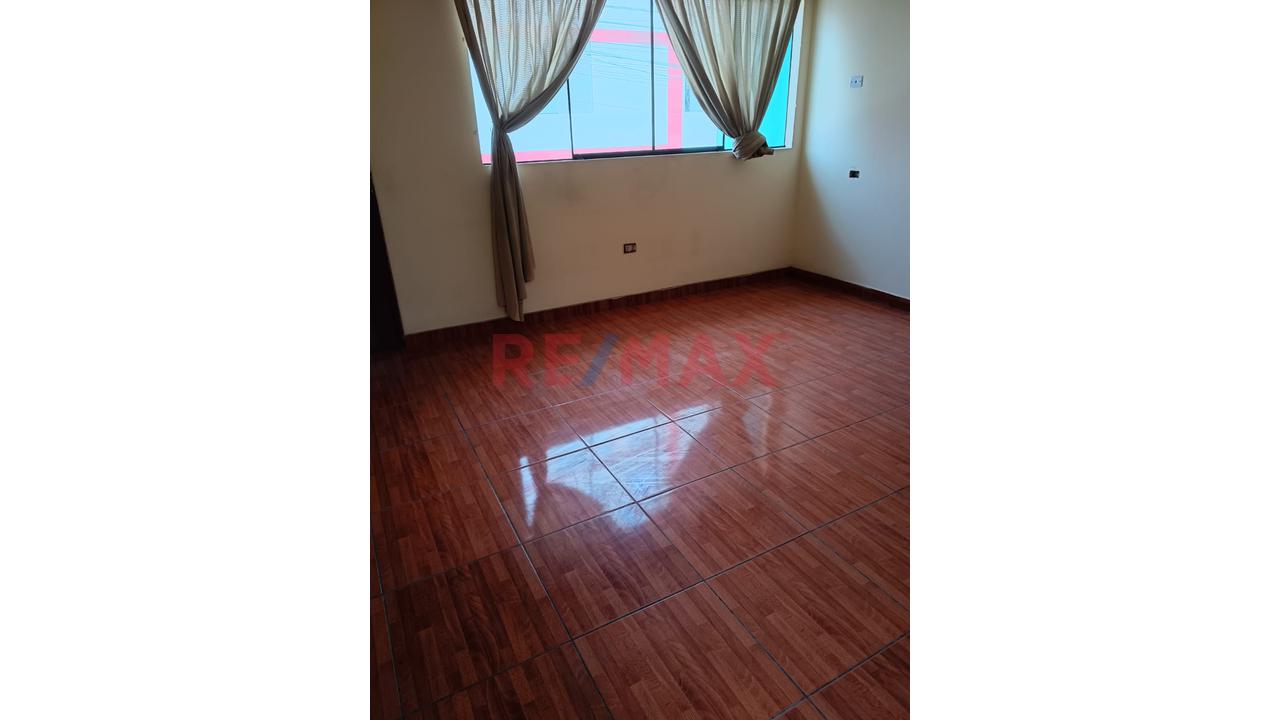 Casa de 4 dormitorios en Carabayllo, 286 m² — foto 2