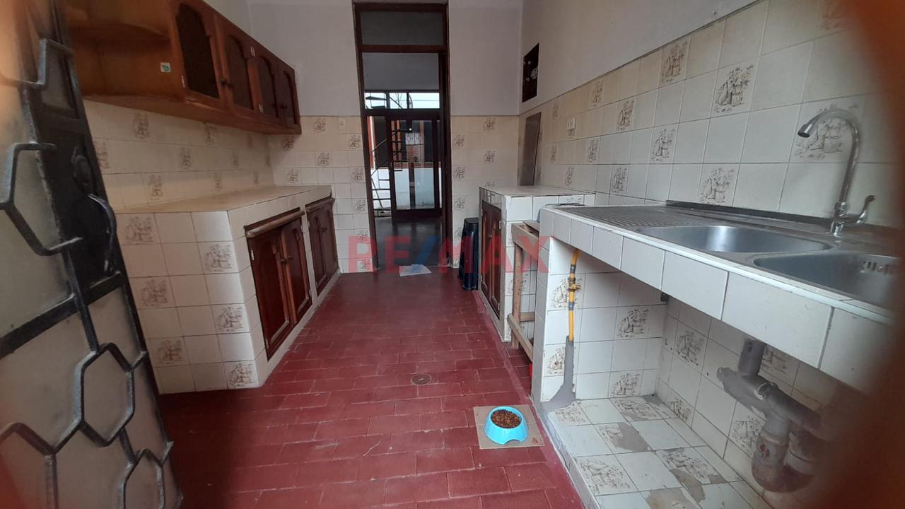 Casa De 467 M² Totales Con Zre – Perfecta Para Comercio, Taller O Multifamiliar — foto 8